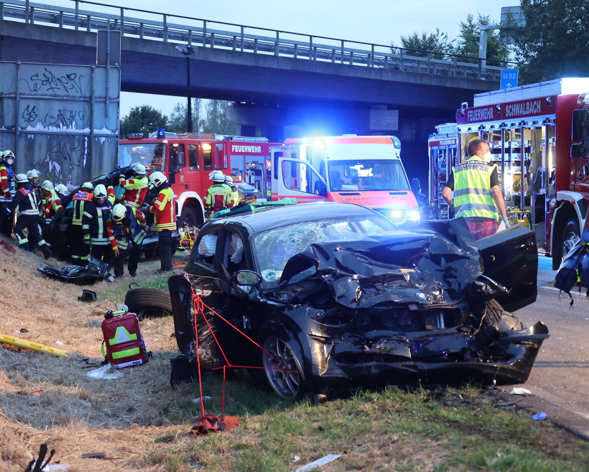 Horror-Unfall  -  Ein Kind und ein Säugling unter den Opfern - 3 Todesopfer bei schwerem Unfall!