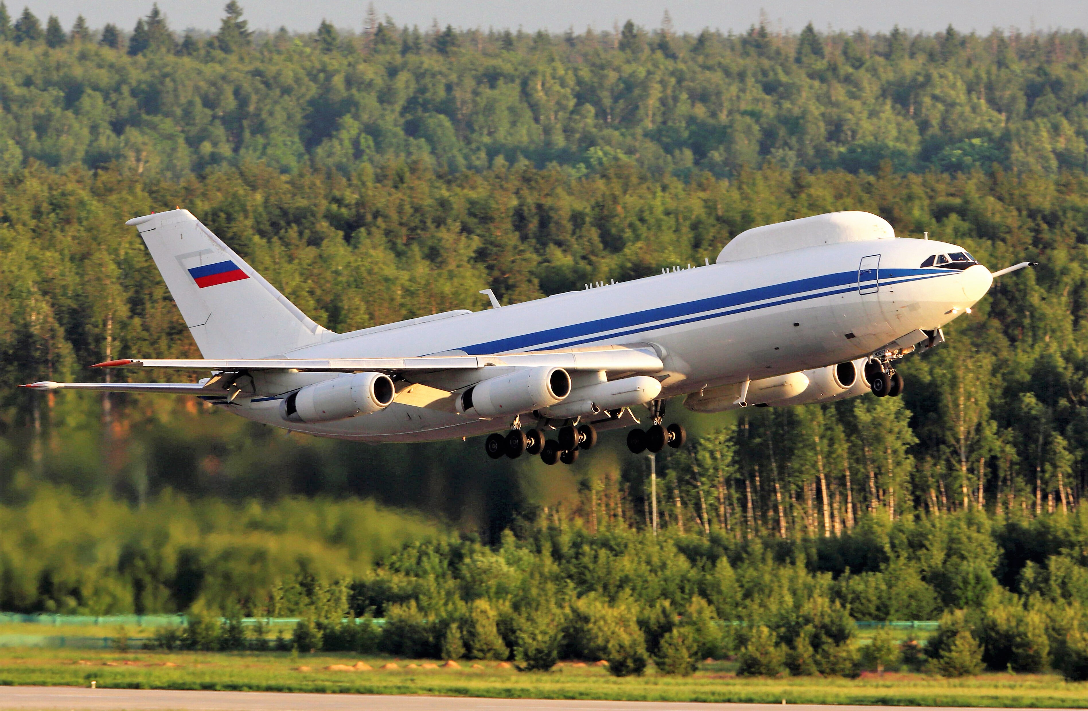 Putin schickt Flugzeug mit 138 Millionen Dollar Bargeld nach Teheran - Irrer Drohnen-Deal mit dem Iran!