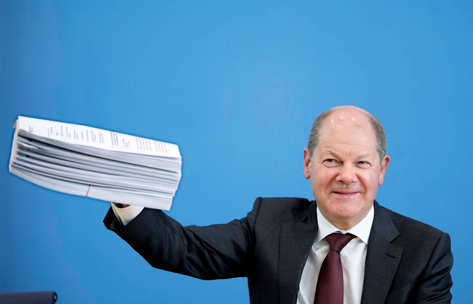 10.000 Euro Lohn-Bonus für Beamte! Deutschland kämpft mit der Rezession - und dann das!