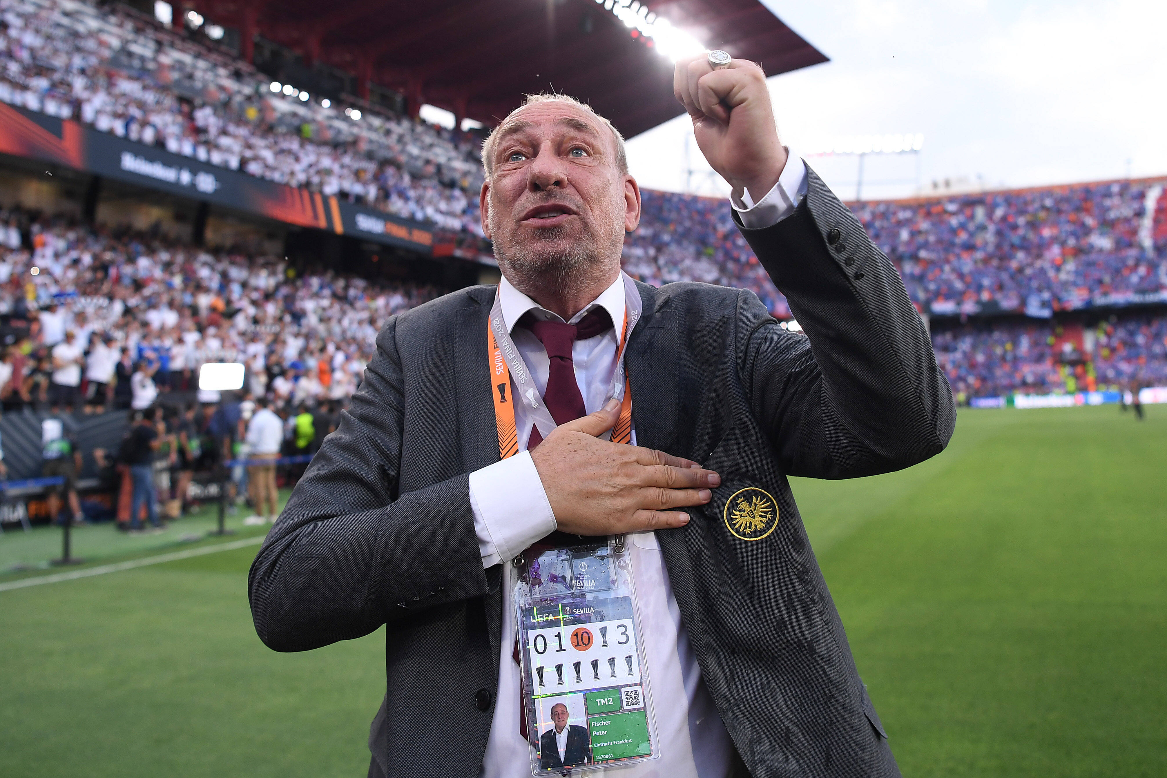 Kokain-Razzia bei Eintracht-Präsident Peter Fischer - Polizei findet Reste von Kokain bei Durchsuchung!