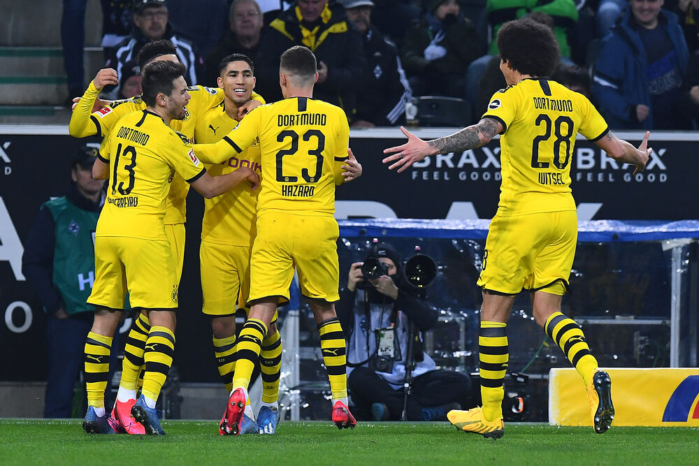 Deutscher Fußball-Profi muss wiederbelebt werden! Horror-Verletzung auf dem Platz, Spielabbruch!