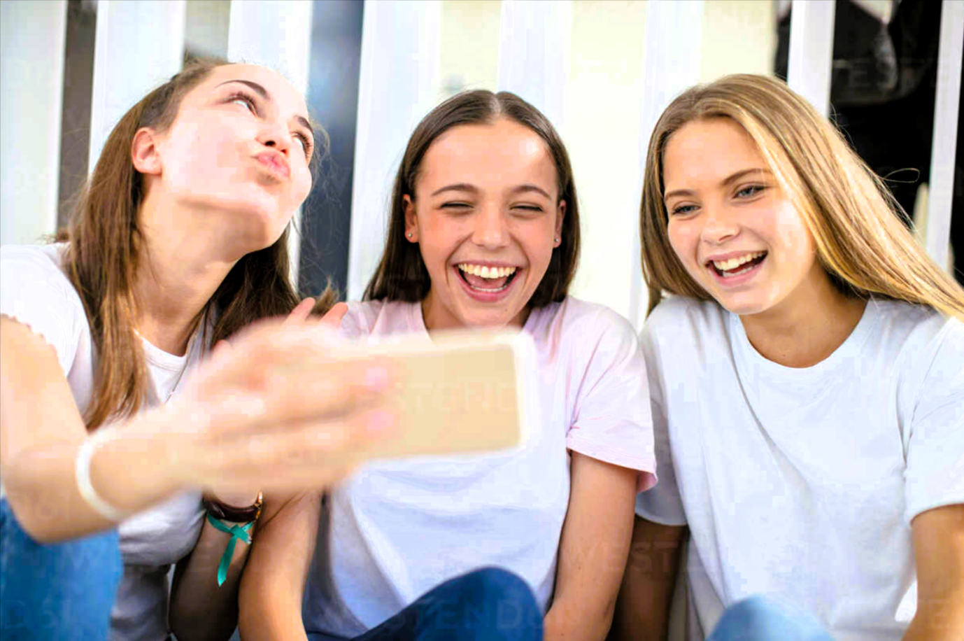 1452€ beim Handyvertrag sparen? Familie verrät Trick! So lassen sich irre Summen beim Handyvertrag sparen