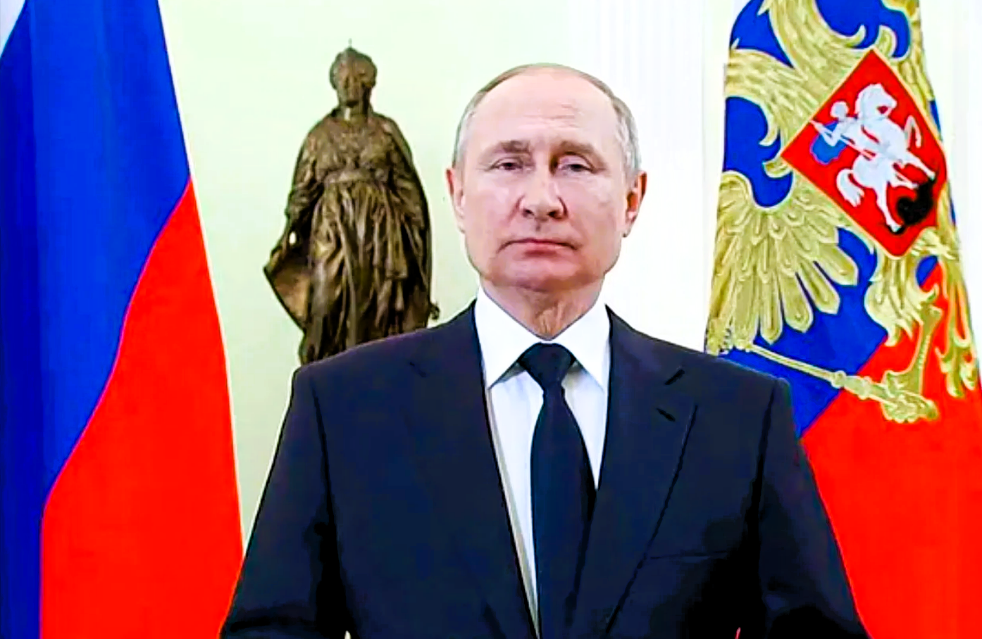 Behind Kremlin's Closed Doors: Putin Unveils Luxurious Private Residence, Reveals Unexpected Ties to Imperial Russia!