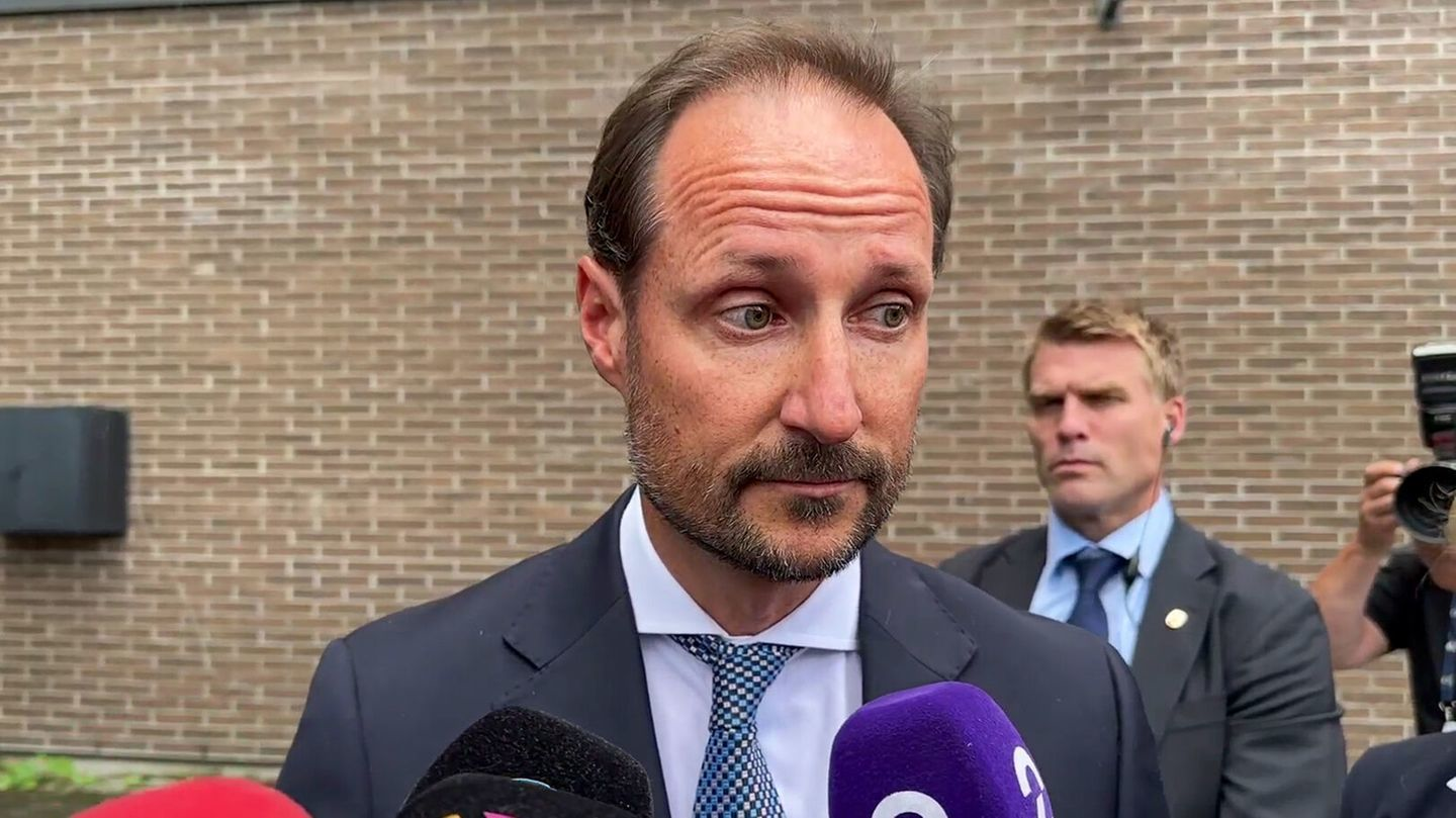 When Crown Prince Haakon steps in front of the camera for the first time again, the change is impossible to overlook!