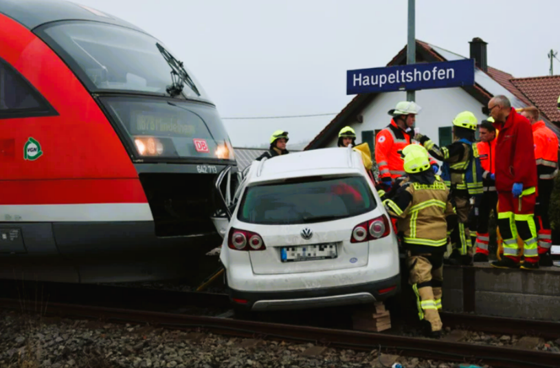 Schweres Zugunglück in Deutschland – Mehrere Tote und Verletzte gemeldet, Retter suchen nach Verletzten
