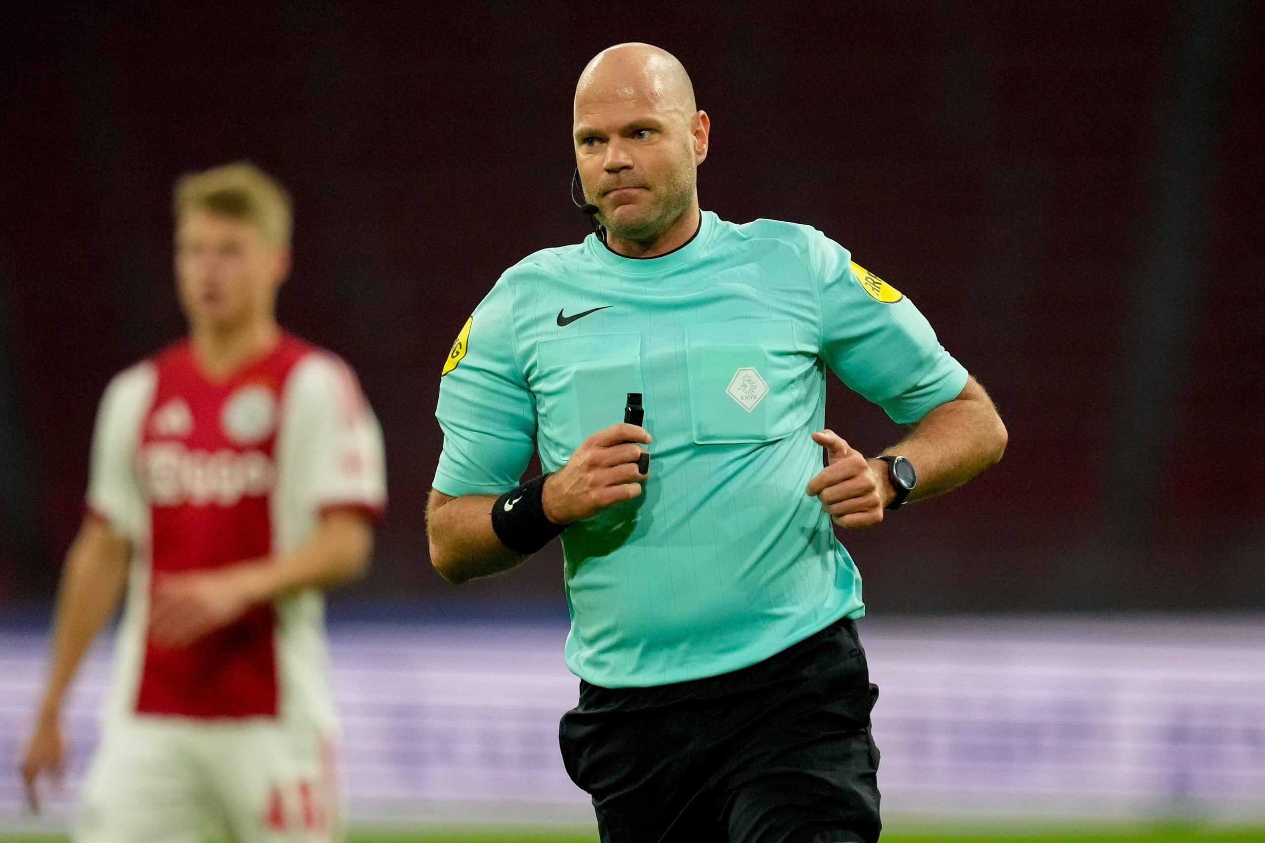 Voetbalwereld reageert op overlijden van scheidsrechter Rob Dieperink, 38