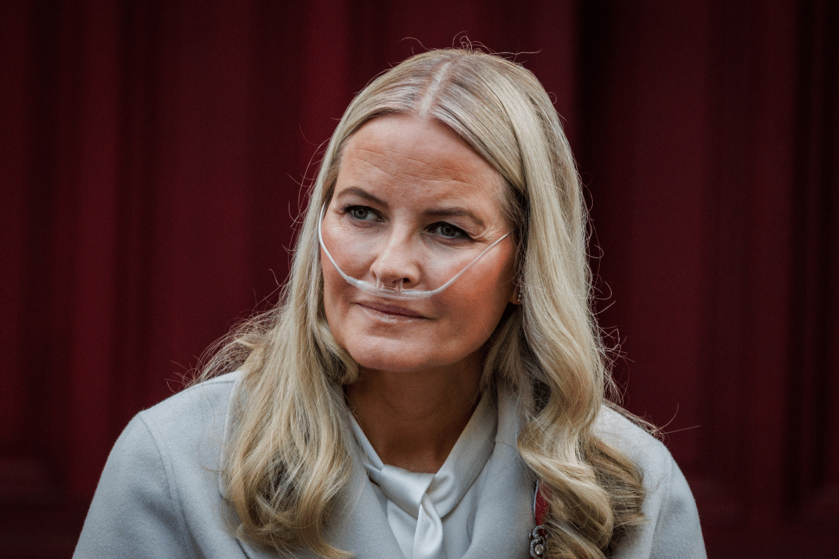 Mette-Marit thuis na longtransplantatie: onverwachte stap in herstel, Haakon past werk aan