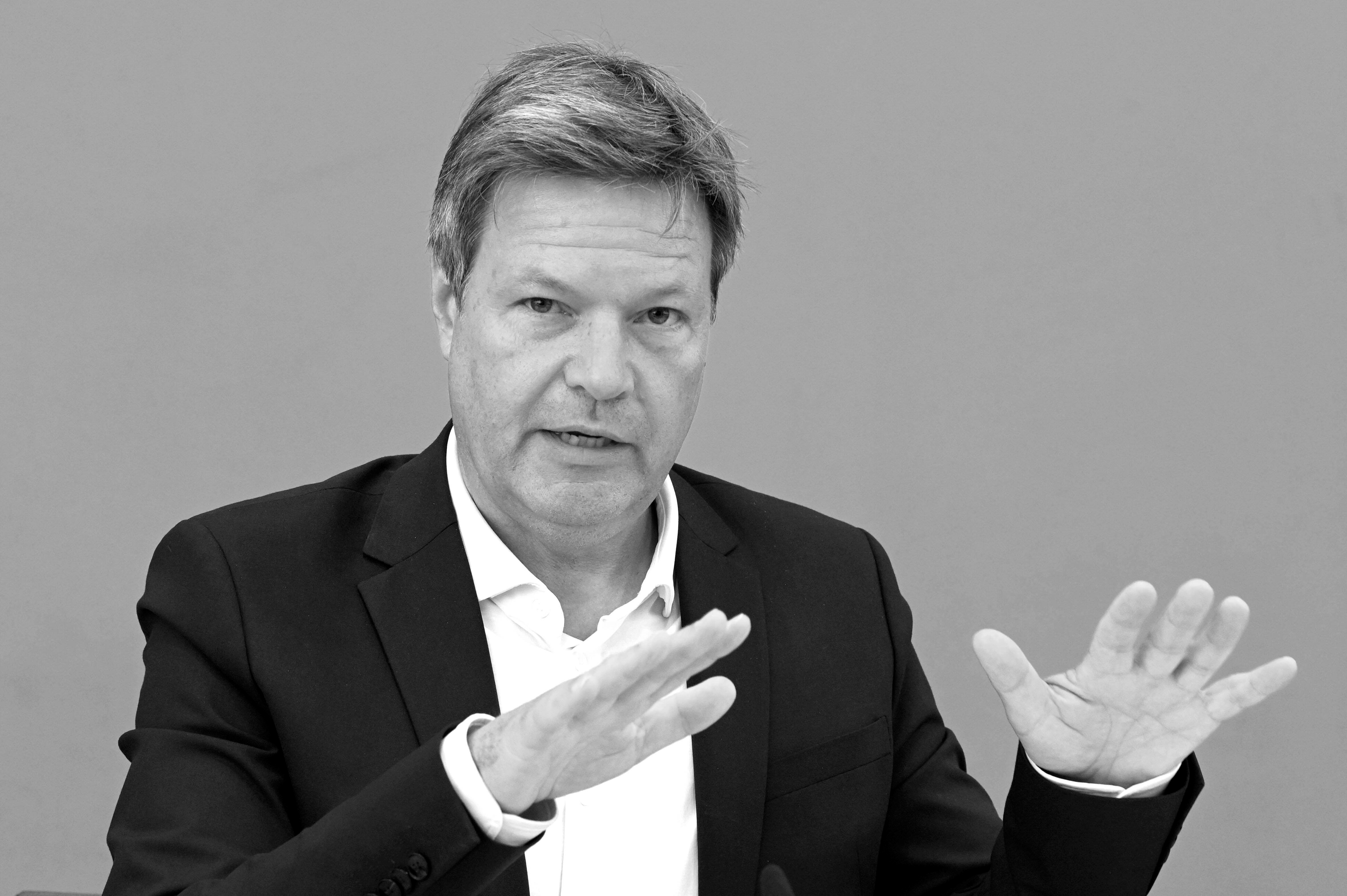 Klage gegen Robert Habeck eingereicht - Er verweigert Herausgabe von Unterlagen! Will Habeck etwas verbergen?