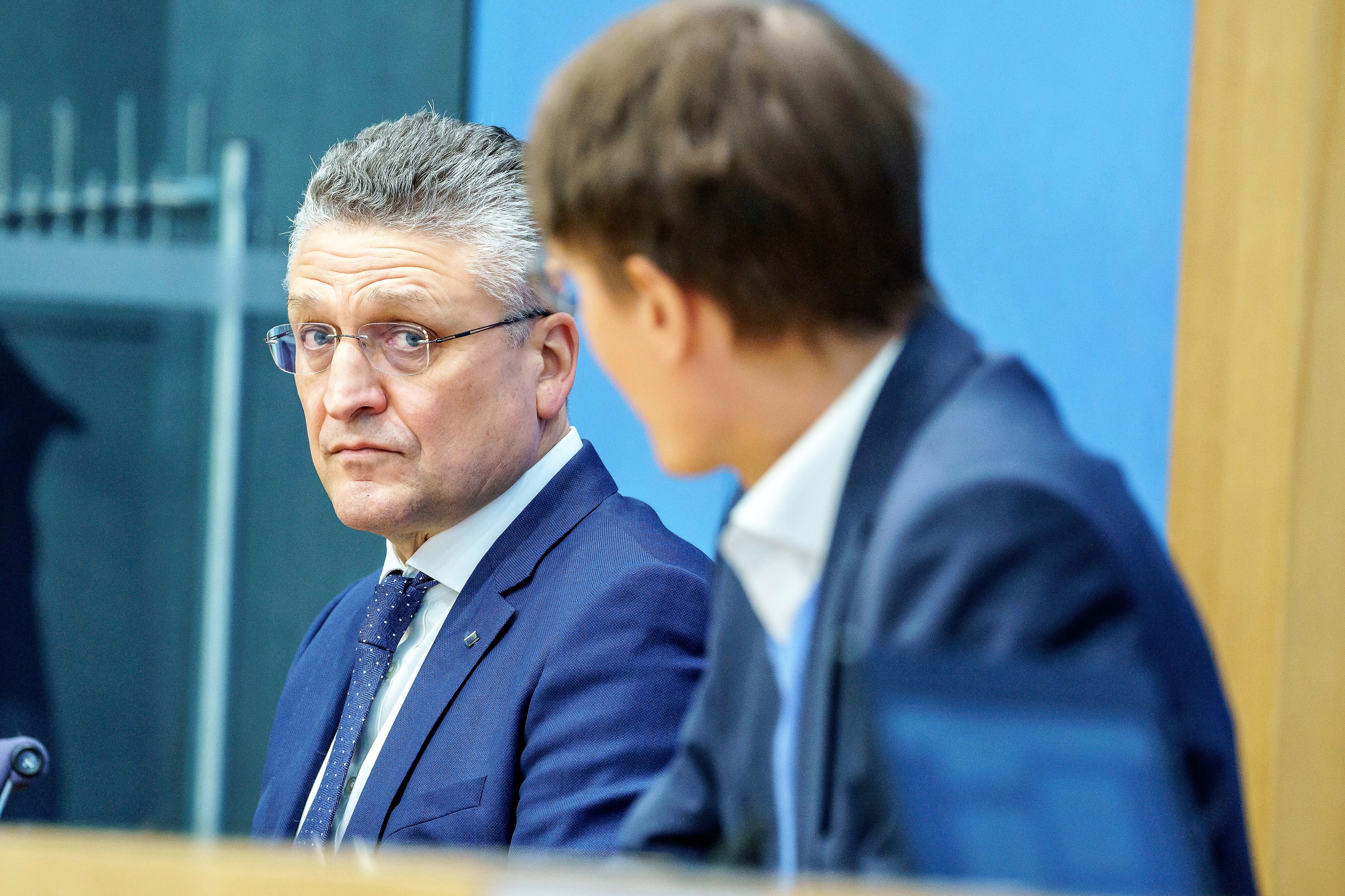 Die Impfung schützt nicht! Karl Lauterbach besorgt - Offenbar schützt die Impfung nicht mehr vor Ansteckung