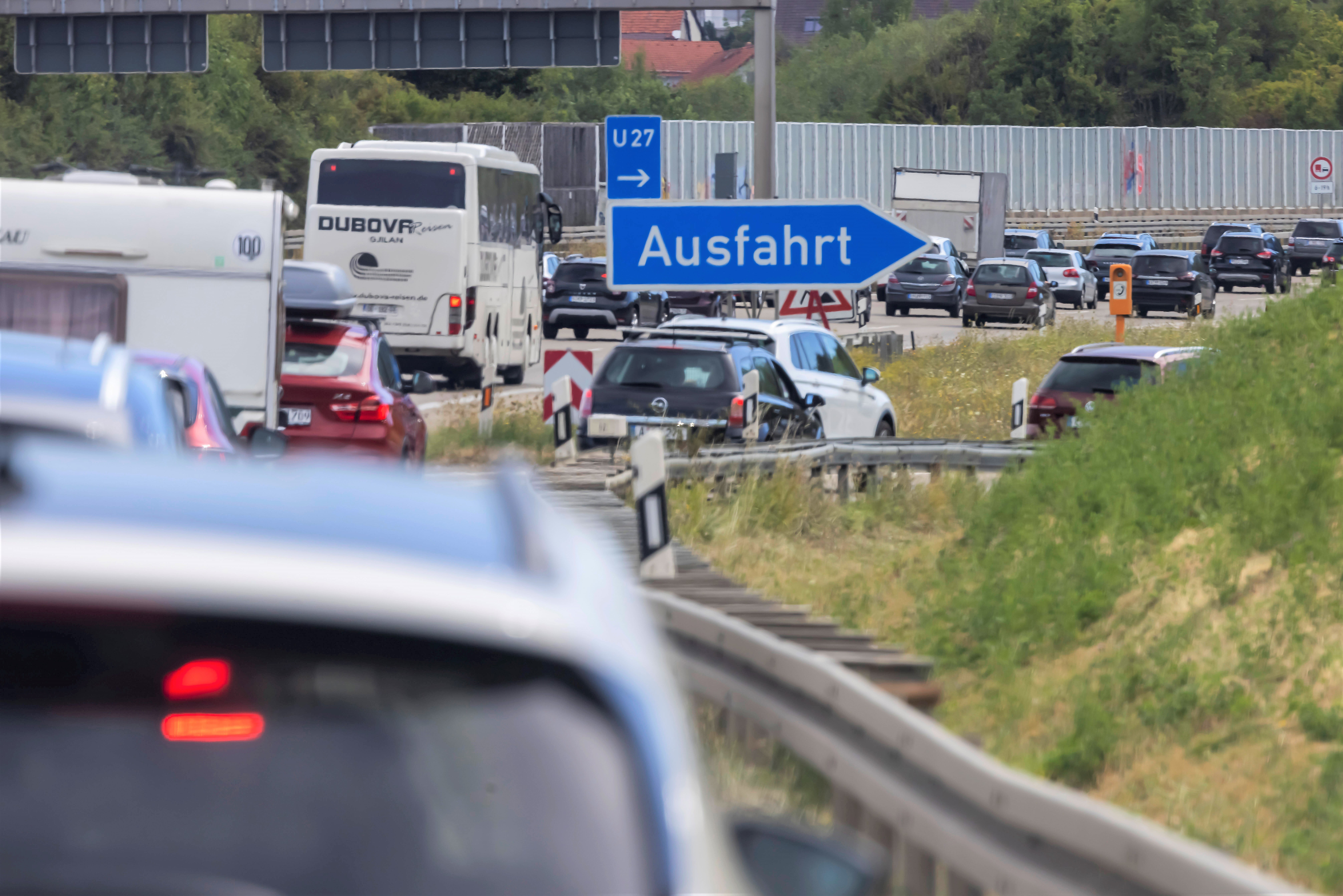Autobahnsperrung! Fahrspur abgesackt - Mega Verkehrsprobleme - Fahrspur muss wegen Reparationsarbeiten gesperrt werden