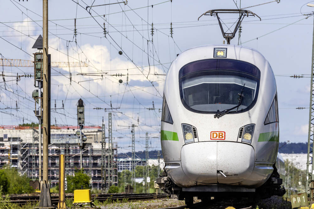  Anschlagsdrohungen auf ICE! Polizei durchsucht Zug nach Sprengstoff - Polizei stoppt Zug!