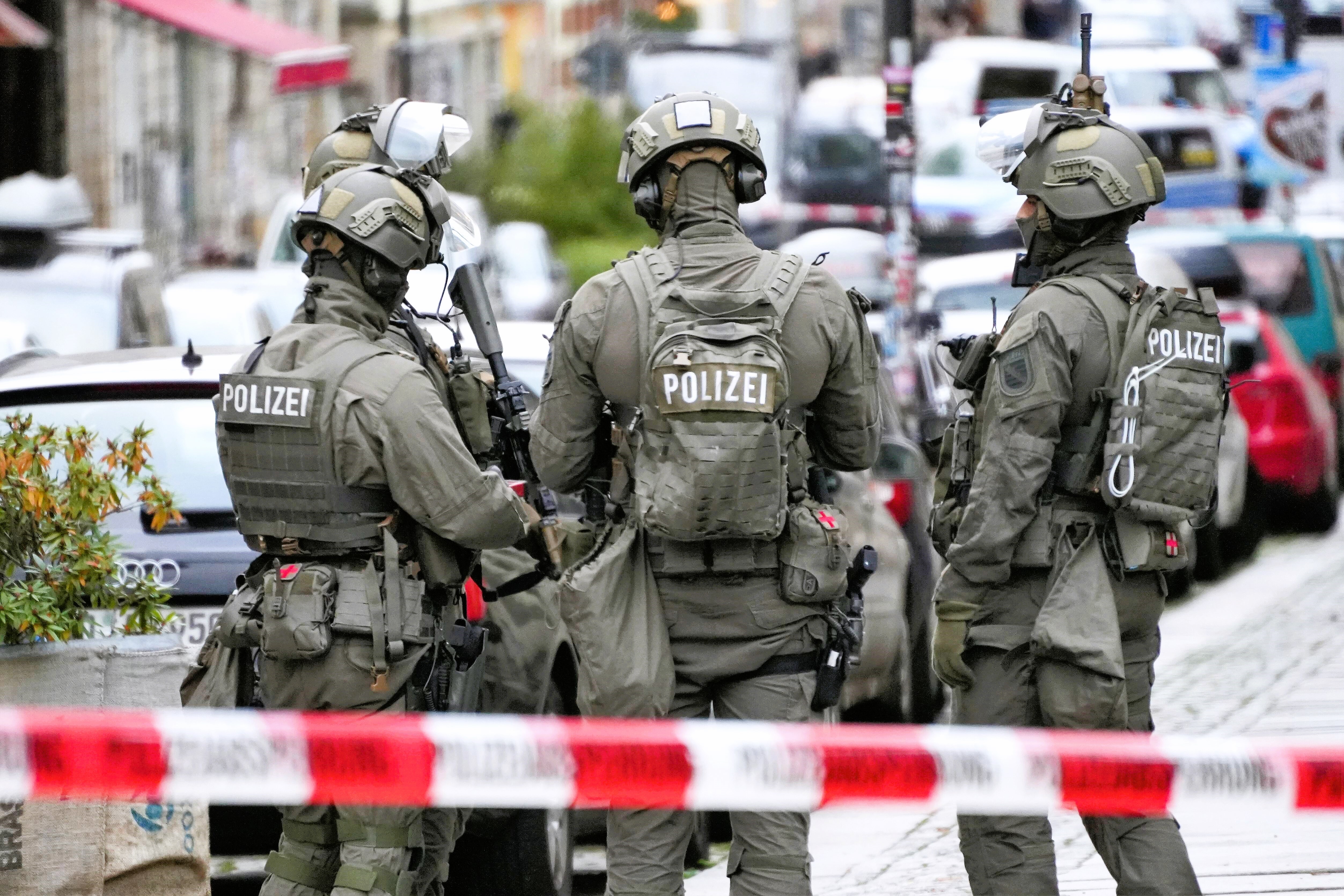 Update: Schüsse in Mercedes-Werk Sindelfingen! 2 Tote - Werksschutz jagt Täter! SEK vor Ort