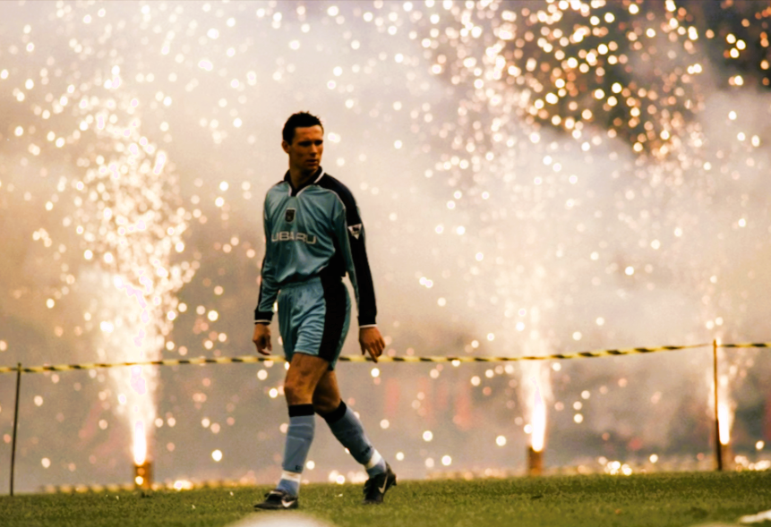 Trauer! Fußball National-Stürmer stirbt mit 45 an Herzinfarkt - Fans entsetzt!