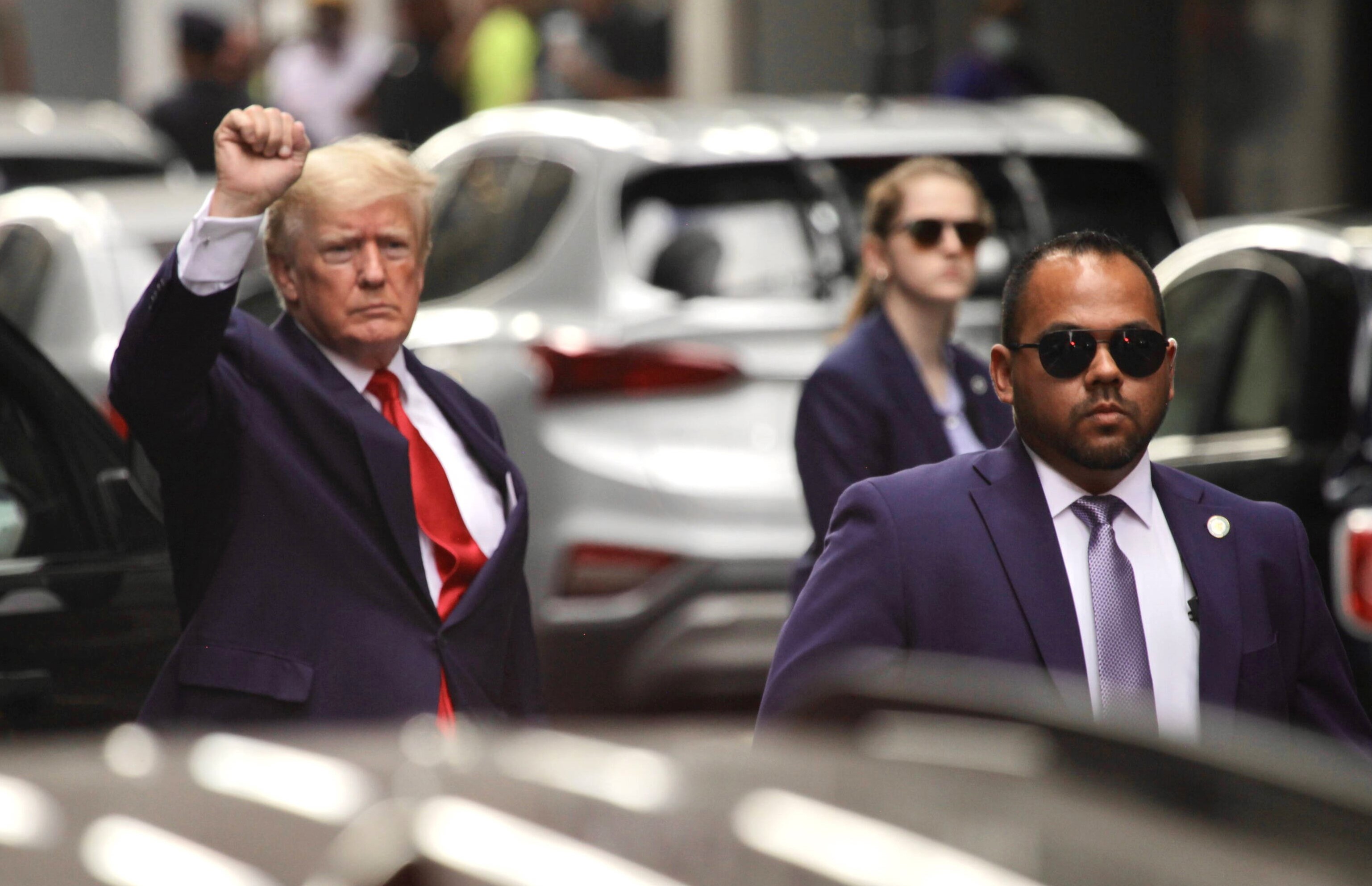 Attentats-Versuch auf Obama! Mann mit Waffen nahe Obamas Haus festgenommen - Verbindungen zu Trump!