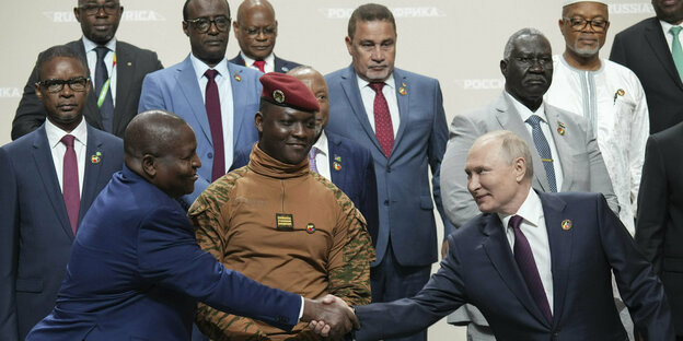 Afrika lässt Putin fallen, Verbündete kehren ihm den Rücken! Afrikanische Staaten fordern Rückkehr zum Getreideabkommen