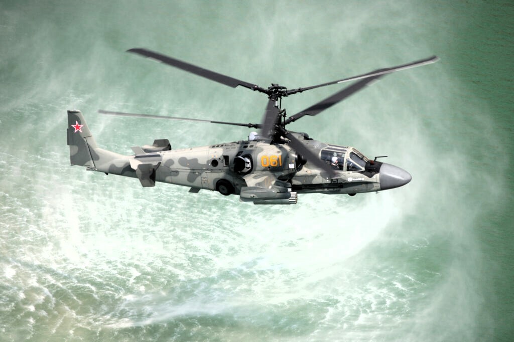 US-Superwaffe zerstört komplette russische Basis! Mindestens 9 Hubschrauber zerstört