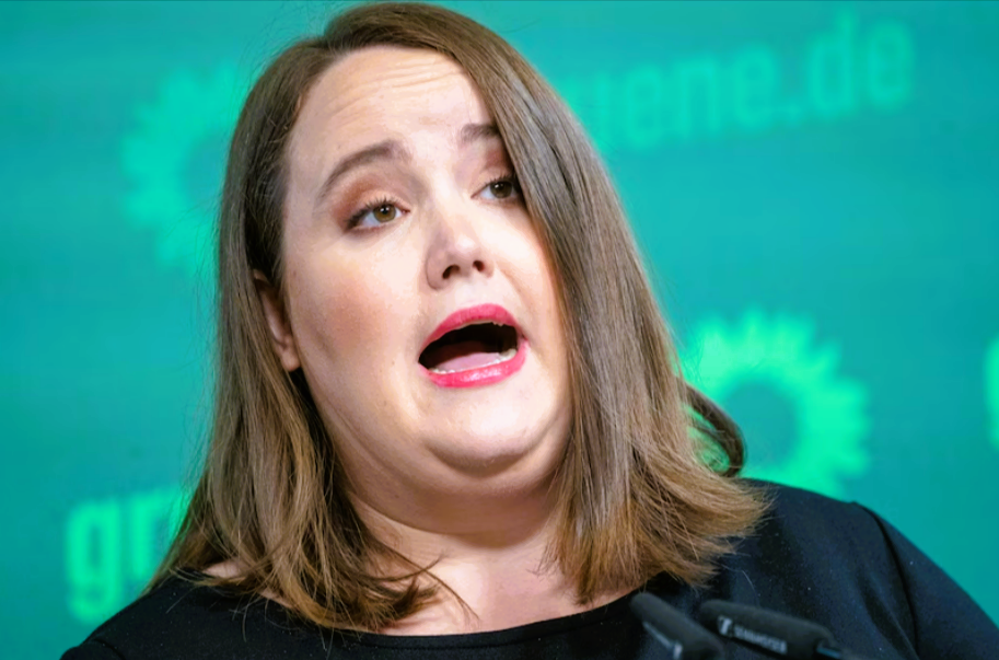 Wut-Bauern greifen Grünen Chefin an! Grünen-Ministerin Ricarda Lang von brennenden Reifen und Tonnen gefangen