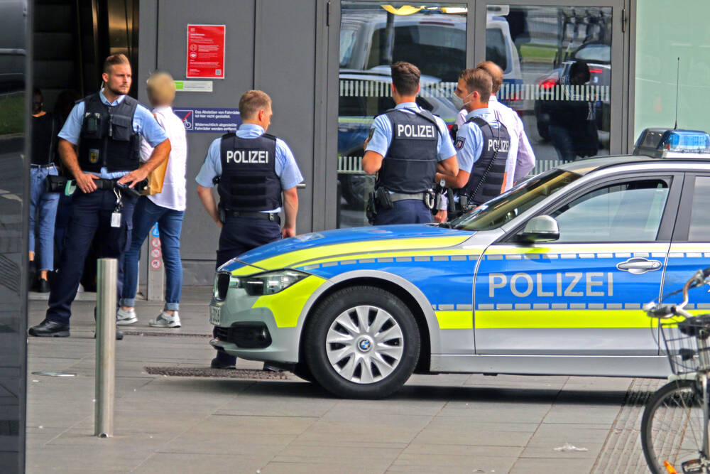 Schüsse am hellichten Tag - Familie des Opfer erschwert Einsatz der Rettungskräfte
